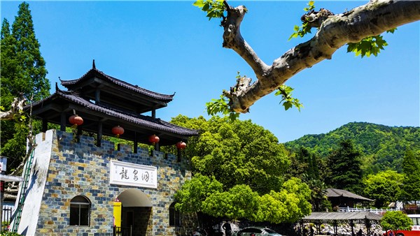 龍泉洞